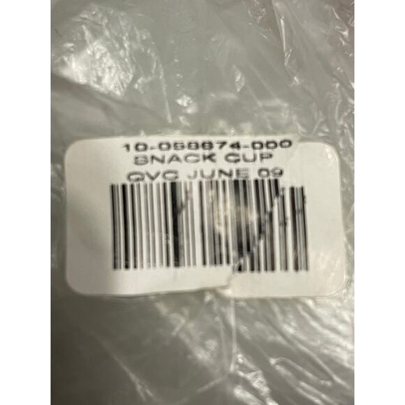 Tupperware NEW Set of 4 Round Plastic Snap Cup with Lids 4 ounce each - Picture 8 of 9